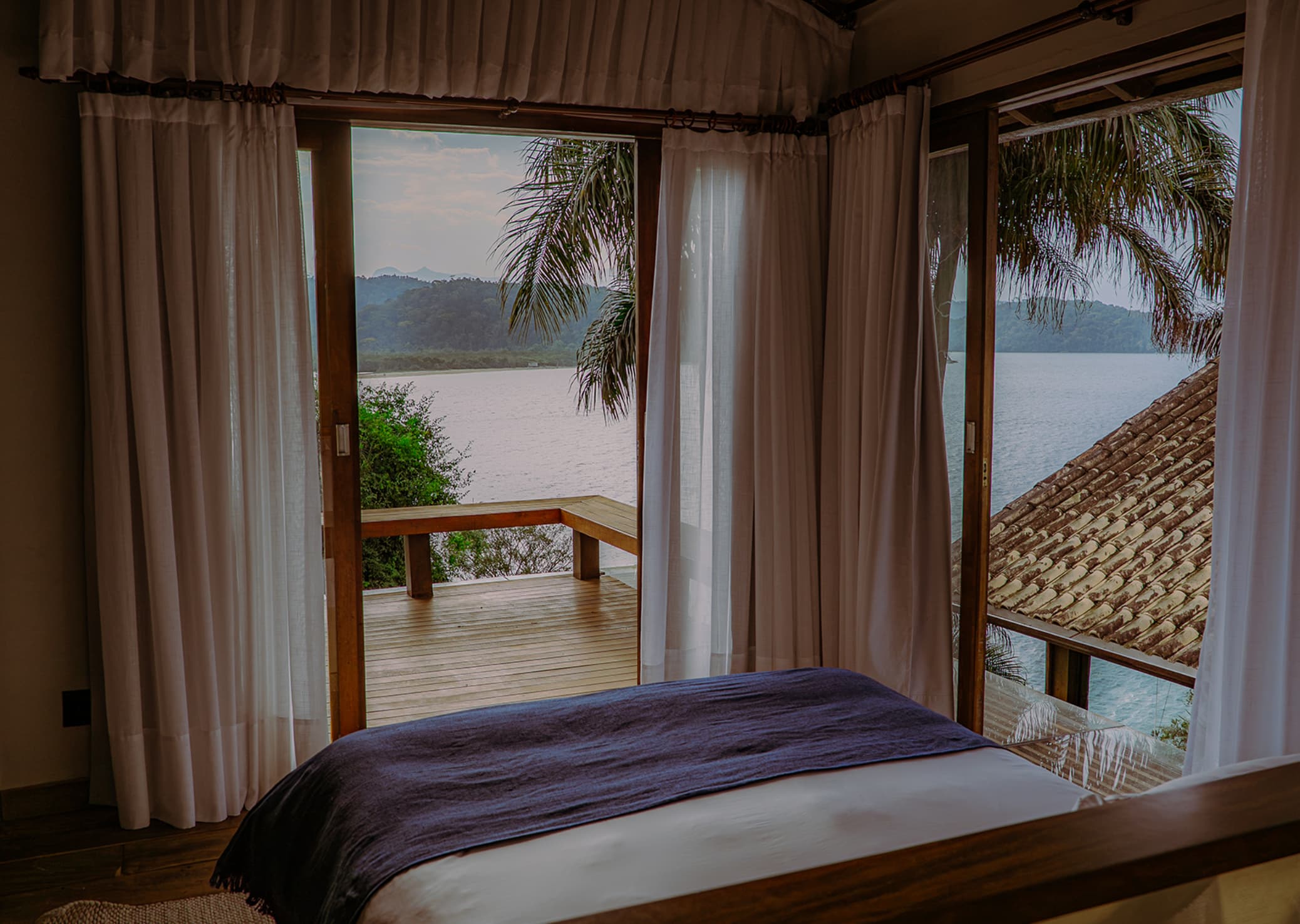 5 Suítes - Três com vista para o mar